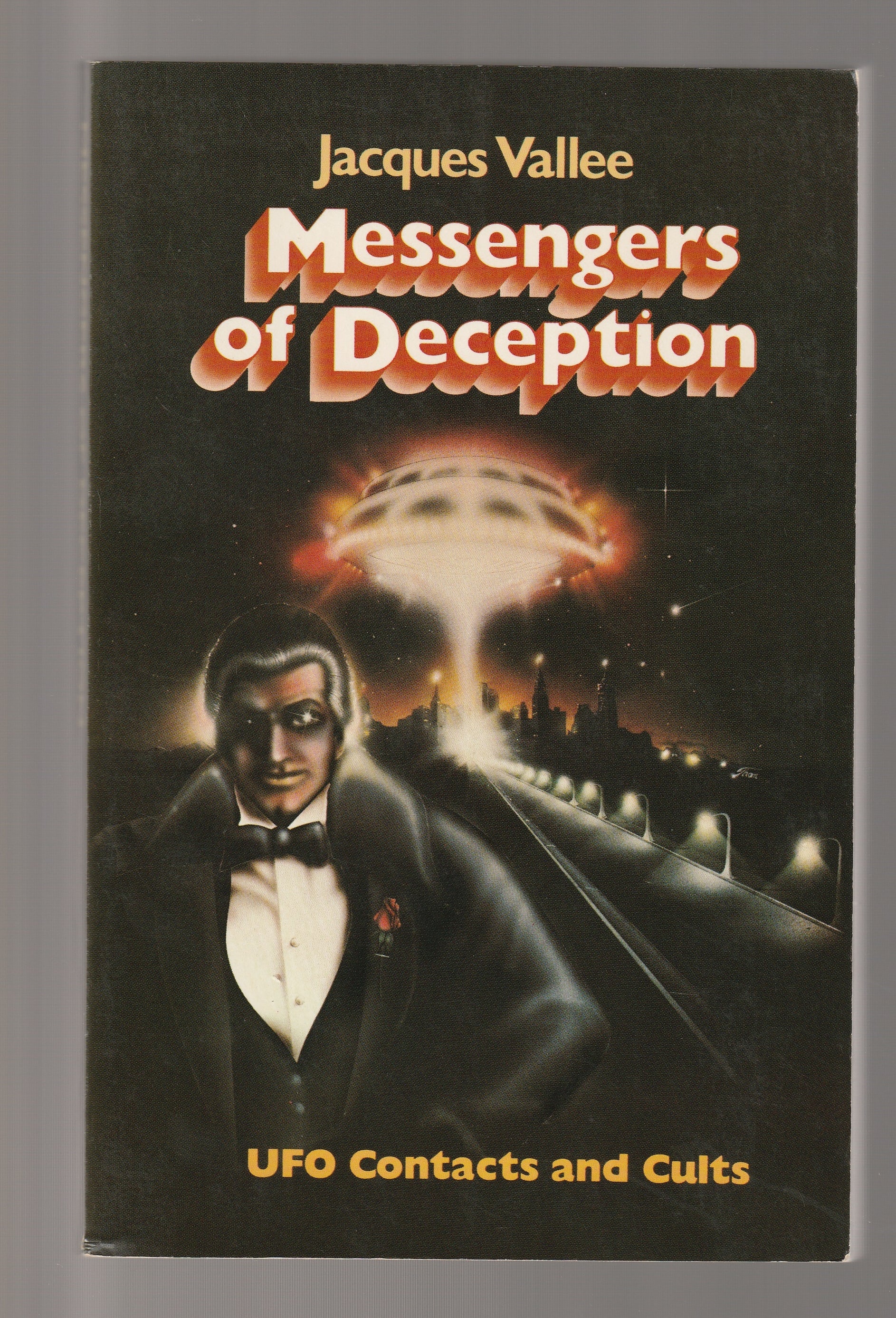 Messangers Of Deception: UFO Contacts and Cults Alien Aliens historical History mystery Non-Fiction occult paperback Paranormal Paranormal Mystery Religion Sci-Fi Sci-Fi Mystery Science UFO used Books